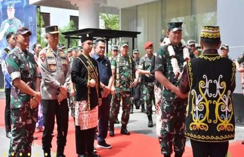 Ketua DPRD Kaltim Hasanuddin Mas’ud Turut Sambut Kedatangan Panglima TNI Yudo Margono