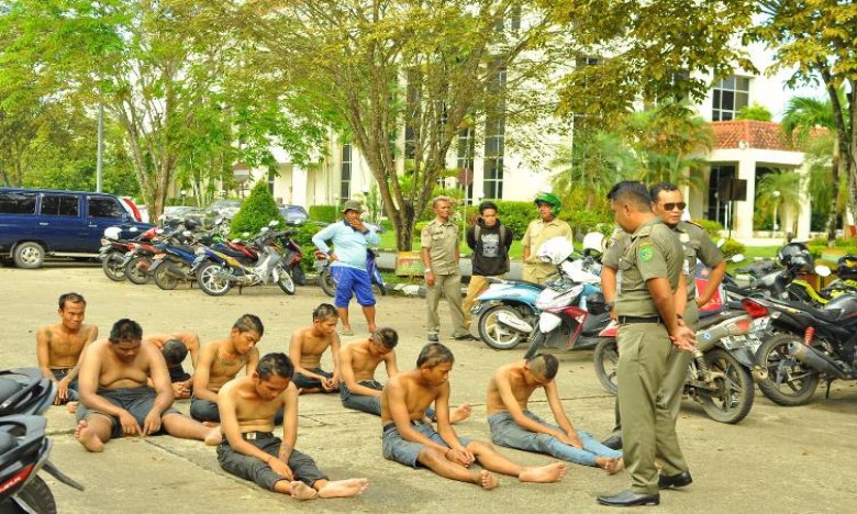 Pesta Alkohol dan Ngelem, 16 Remaja Diamankan Satpol PP