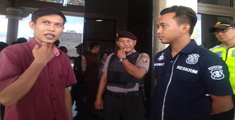 Tuntut Penyelesaian Dugaan Kasus Korupsi, Kejari Kukar Didemo