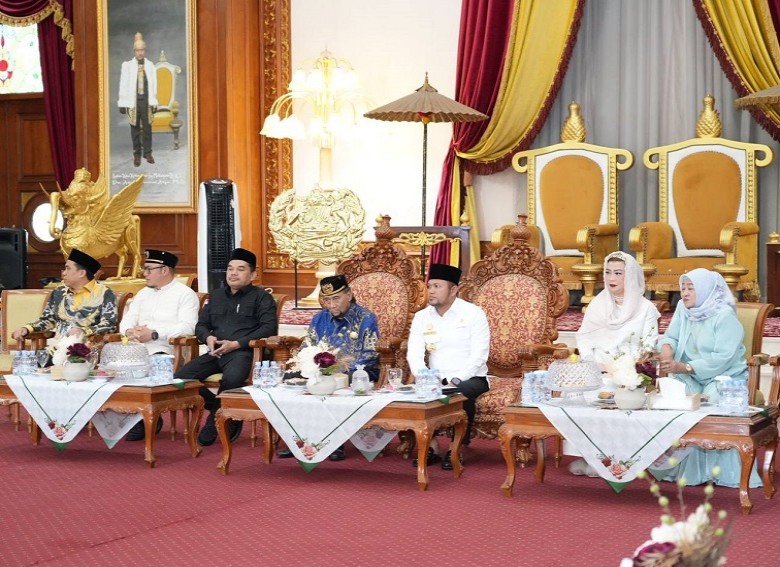 Gubernur Rudy Bersilaturahim ke Sultan Kutai Aji Muhammad Arifin