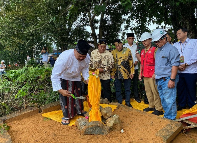 Diawali Adat Kutai Tempong Tawar, Pembangunan Jembatan Pendamping Jembatan Besi Resmi Dimulai