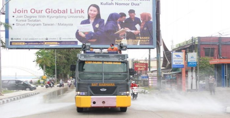 Cegah Covid-19, Sejumlah Jalan di Tenggarong Disemprot Disinfektan