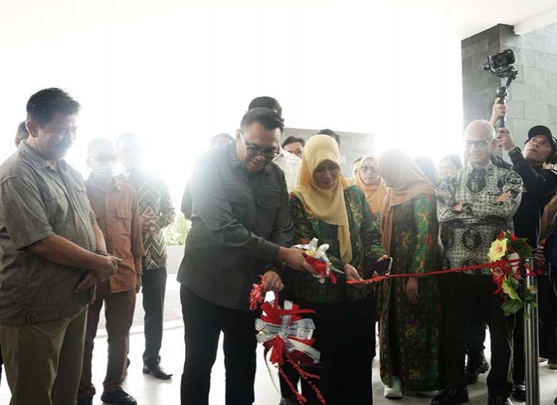 Pastikan Layanan Kesehatan Ibu dan Anak Optimal, Bupati Aulia Resmikan Gedung Cenderawasih RSUD AM Parikesit