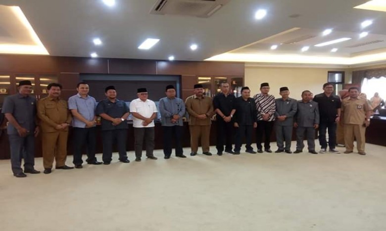 Edi Damansyah Serahkan Berkas Calon Wakil Bupati