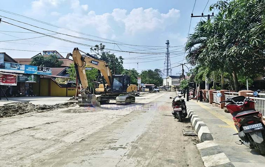 Dinas PU Kukar Targetkan Perbaikan Jalan Muso Bin Salim Rampung Akhir Desember