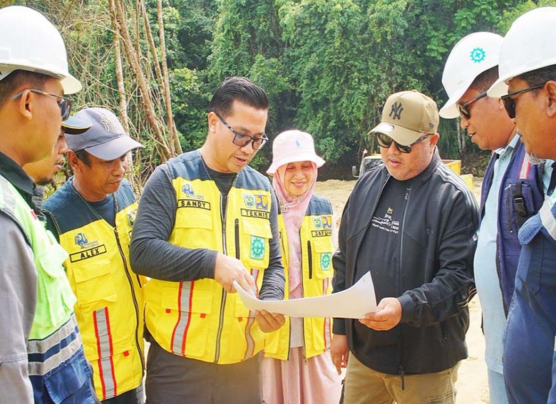 Wabup Berau Gamalis Tinjau Proyek Strategis di Teluk Sumbang