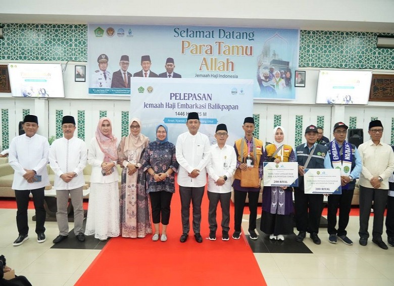Lepas Keberangkatan Jemaah Haji Kaltim, Wagub Berpesan Fokus Ibadah dan Tetap Jaga Kesehatan