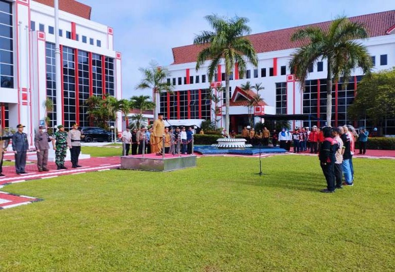 Bupati Edi Damansyah Pimpin Apel Peringatan Hari Buruh Internasional 2023