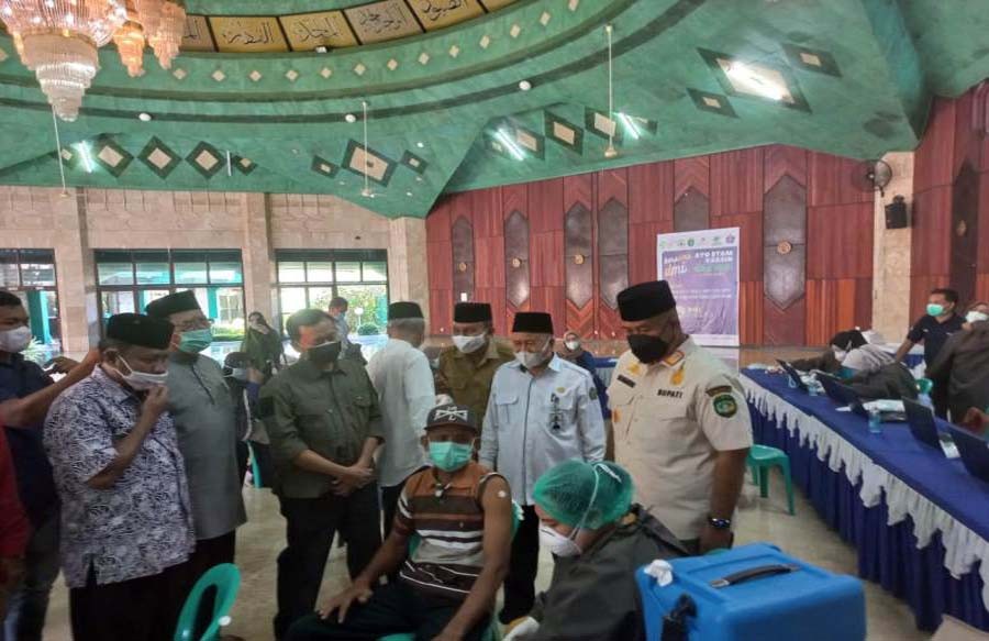 Tinjau Vaksinasi Massal DMI, Edi Damansyah:  Terimakasih Sudah Ikut Mensukseskan