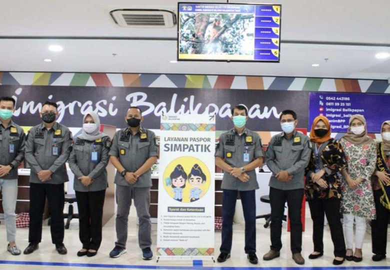 Beri Kemudahan Masyarakat dan Dukung Penerapan PPKM, Kantor Imigrasi Balikpapan Gelar Layanan Paspor Simpatik