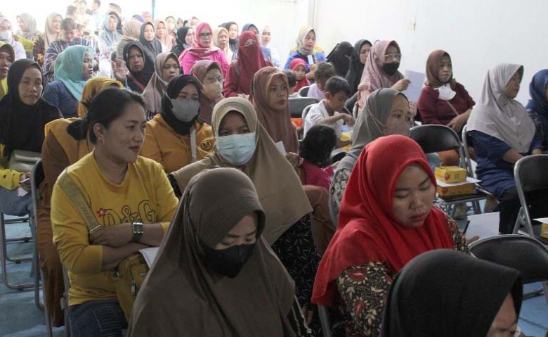 Sambut IKN, Anggota Dewan Kukar Fasilitasi Pelatihan Pembuatan Kue Balok Khas Kutai Kartanegara