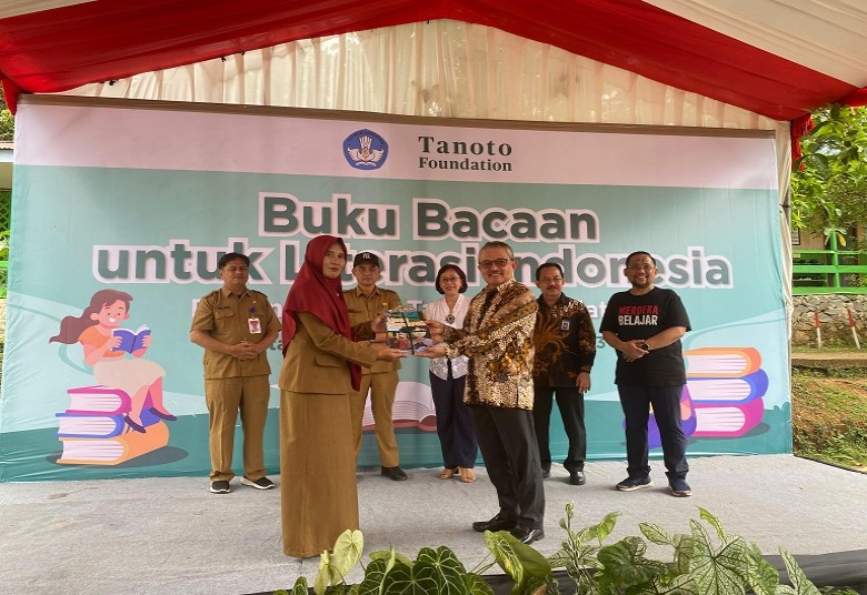 SDN 018 Tenggarong Seberang Terima Bantuan Buku Bacaan dari Kemdikbudristek RI dan Tanoto Foundation