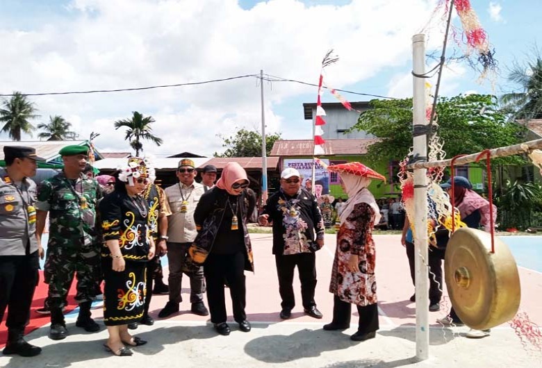 Lestarikan Tradisi, Kampung Merasa Adakan Pesta Budaya Meja Panjang