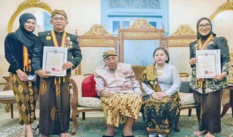 Rahmad Mas’ud Terima Gelar Kanjeng Raden Tumenggung dari Keraton Surakarta