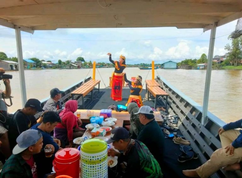 Wisata Susur Mahakam, Nikmati Kuliner dan Panorama Alam Diatas Kapal