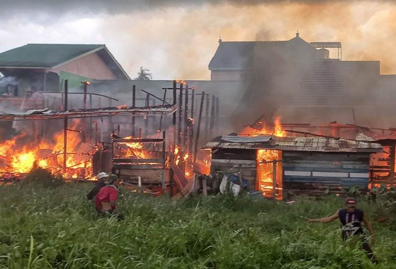 Dua Rumah Warga Kelurahan Baru Dilalap Jago Merah