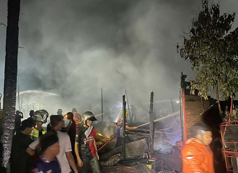 Duka Dibalik Kebakaran Kartini : Berupaya Selamatkan Dua Anaknya Sang Ayah Alami Luka Bakar