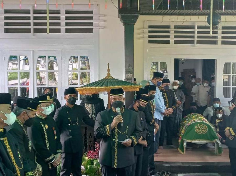 Hj Aji Aida Amidjoyo Dimakamkan di Pemakaman Kesultanan