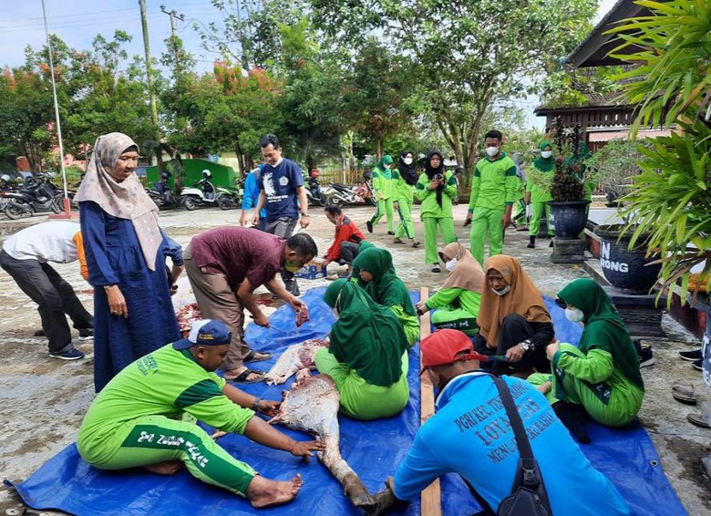 MTs Negeri 1 Kukar Sembelih 2 Ekor Sapi Qurban