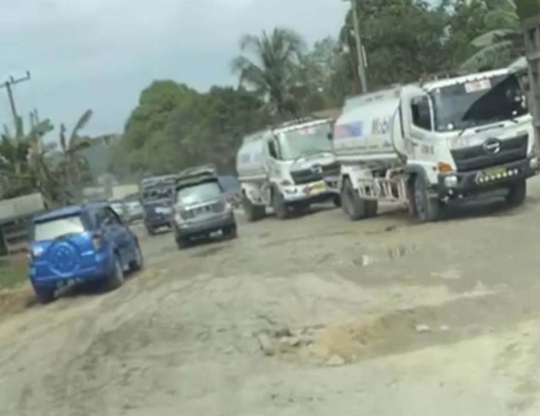 Salehuddin Soroti Jalan Nasional Desa Lebahu Ulaq Rusak Parah, Minta Pusat Segera Lakukan Perbaikan