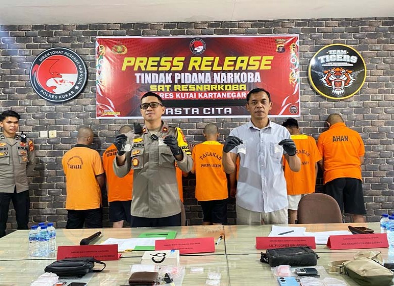Satresnarkoba Polres Kukar Ungkap 8 Kasus Narkoba dalam Seminggu, 10 Tersangka Diamankan