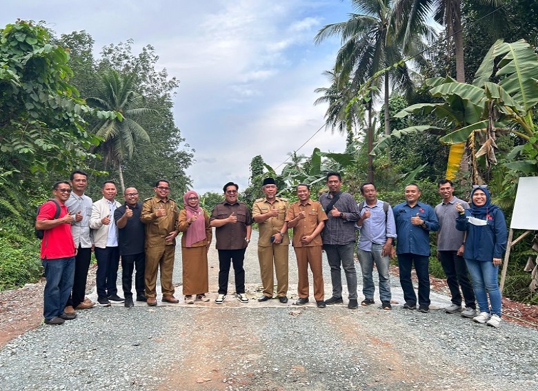 Pemkab Kukar Perbaiki Jalan Rusak di Tama Pole Muara Jawa