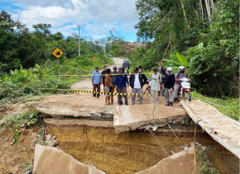 Longsor Sempat Lumpuhkan Jalan Poros Sambaliung–Talisayan, Gercep Lakukan Penanganan Cepat