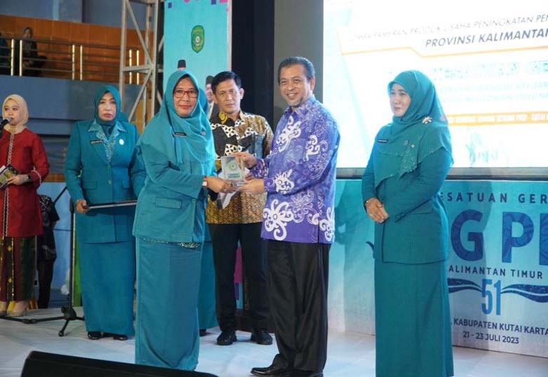 Lani Herniawati Raih Penghargaan Kader PKK Inspiratif