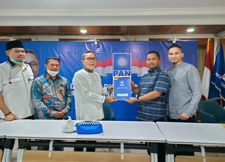 DPP PAN Serahkan SK Ketua DPD PAN Kukar Kepada Supriyadi