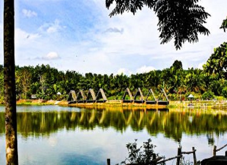 Anggota DPRD Sarpin Dukung Pengembangan Sektor Wisata Danau Kumbara Desa Kota Bangun 3