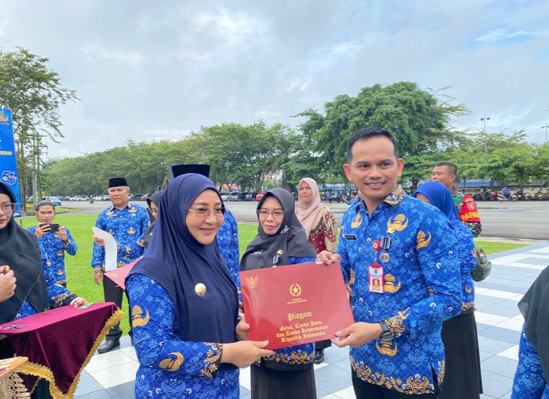 6 ASN Berau Terima Satya Lencana di Peringatan HUT Korpri ke-53
