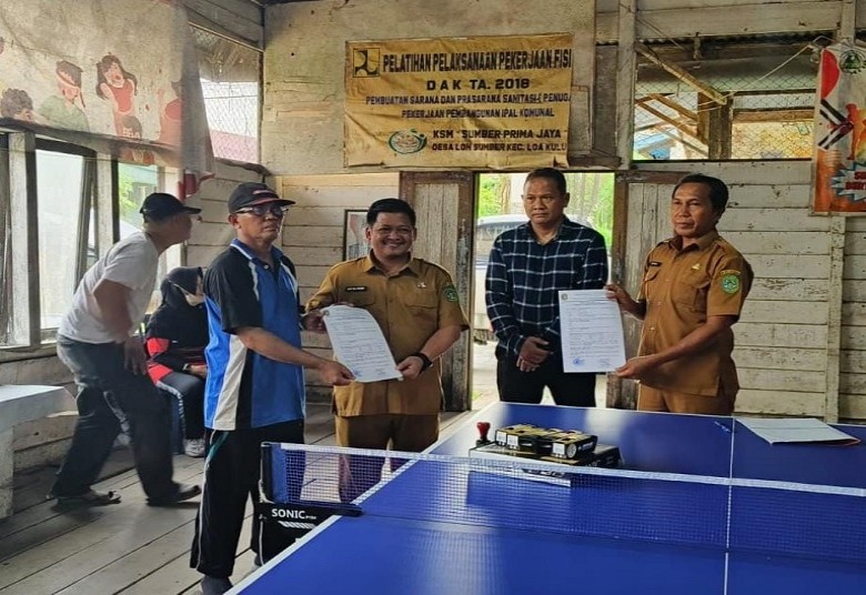 Dukung Pembinaan Atlet Tenis Meja, Dispora Kukar Berikan Bantuan Sapras di Kecamatan Loa Kulu