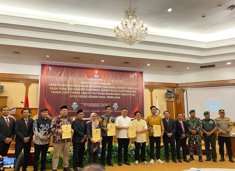 Pleno KPU Kukar, Aulia - Rendi Ditetapkan Sebagai Bupati dan Wakil Bupati Kutai Kartanegara 2025-2030