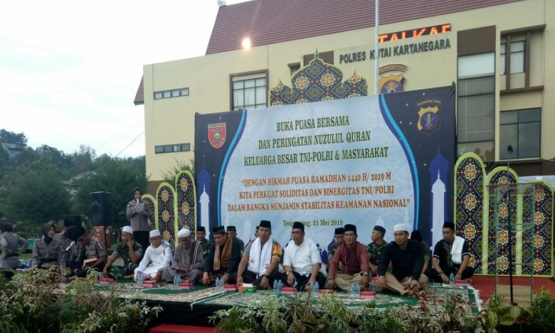 Polri - TNI Buka Puasa Bersama Seluruh Elemen Masyarakat Kukar