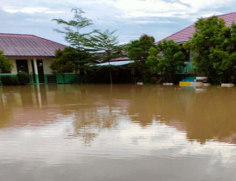 Banjir Rendam Sekolah, Siswa Diliburkan