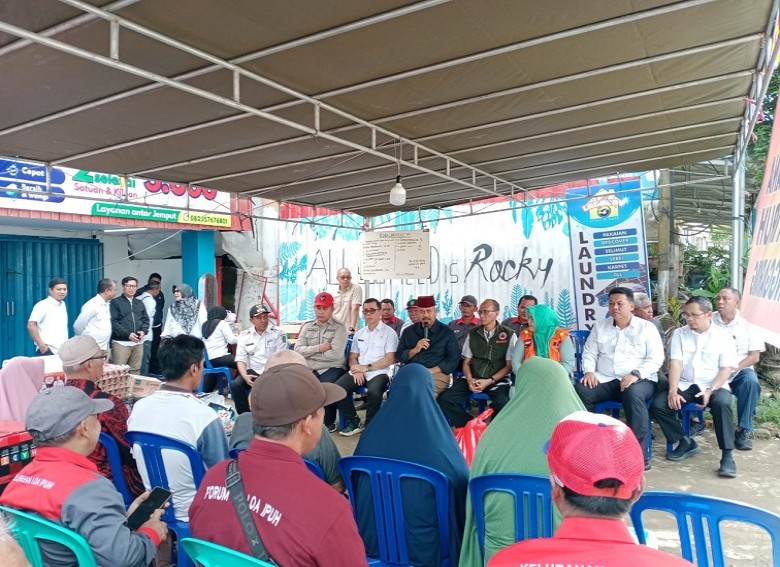Tinjau Korban Kebakaran di Kelurahan Loa Ipuh, Bupati Edi Damansyah Serahkan Bantuan