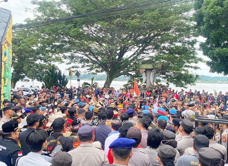 Kapolda Kaltim Temui Ratusan Massa Demo di Mapolres Kukar, Menyikapi Soal Konflik Agraria Hingga Pergantian Kapolres