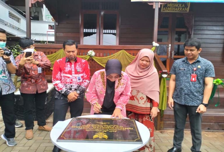 Bupati Sri Juniarsih Mas Resmikan Mushola Al-Muharram dan Taman Lakanak RSUD dr Abdul Rivai