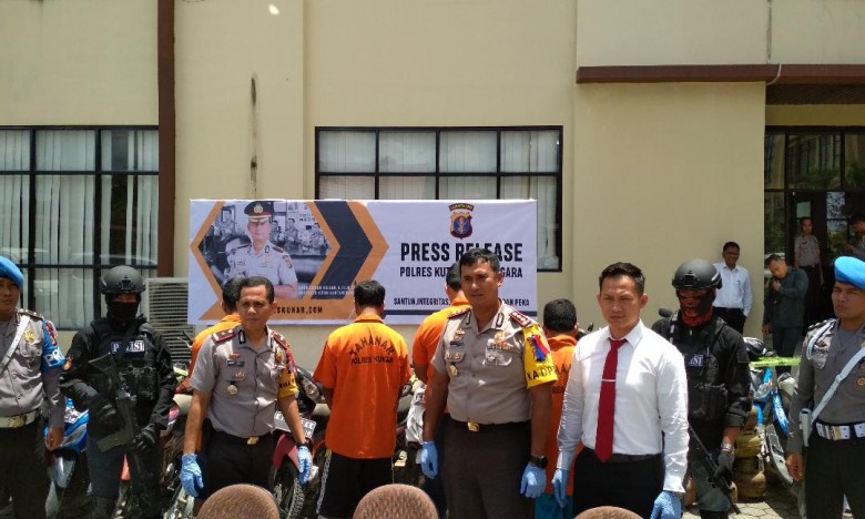 Pelaku Curanmor di Kukar Diringkus dan Hadiahi Timas Panas