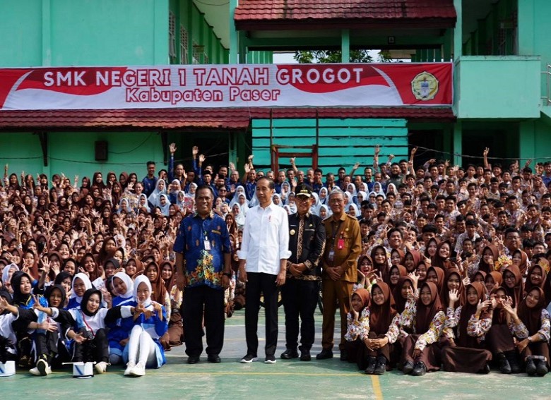 Presiden RI Kunjungi SMKN 1 Tanah Grogot,Jokowi Senang SMK di Kaltim Sudah Berbasis Digitalisasi