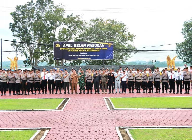 Tingkatkan Kamseltibcarlantas, Polres Kukar Gelar Apel Pasukan Operasi Keselamatan Mahakam 2025