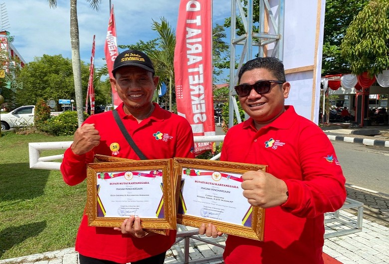 Komitmen Program Kesehatan, Camat Anggana Raih Penghargaan dari Bupati Kutai Kartanegara