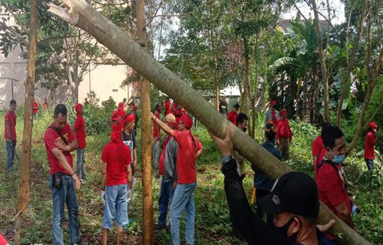 Berkat Perjuangan Laskar Merah Tameng Adat Borneo, Tanah Milik Buruh Bangunan Berhasil Direbut