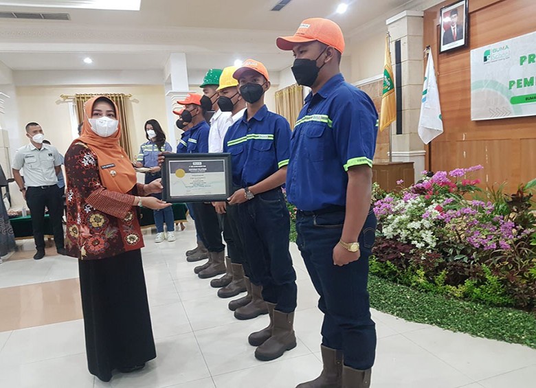 Bupati Nilai Program BUMA School Sikap Konsistensi Meningkatkan Kualitas Pendidikan Berau