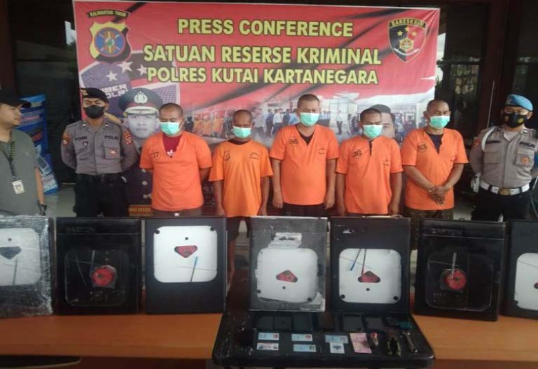 Lima Pelaku Pencurian Barthon Chart Miliki PT PHM Diringkus Polisi