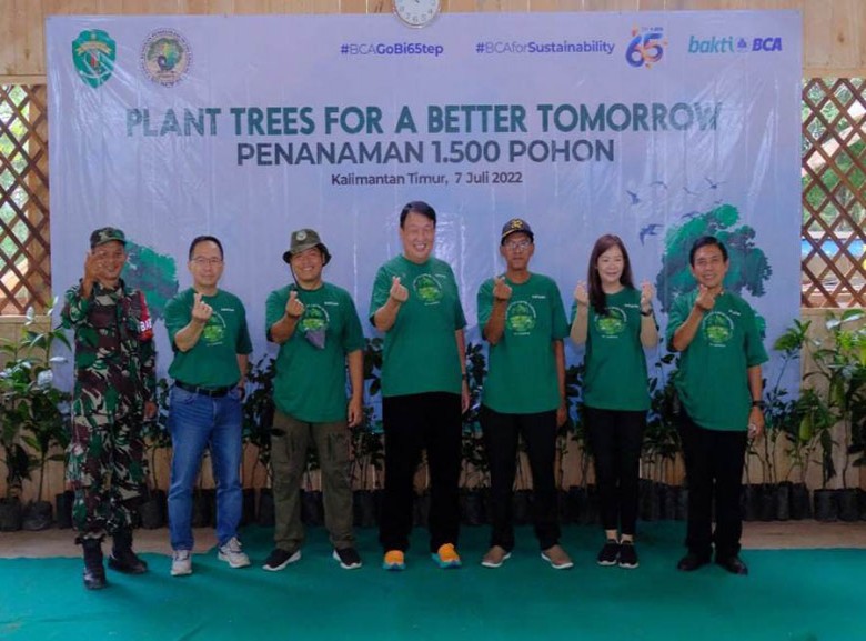 Konsisten Dukung Program Penghijauan, BCA dan Dinas Kehutanan Tanam 1.500 Pohon di Hutan Wisata Meranti