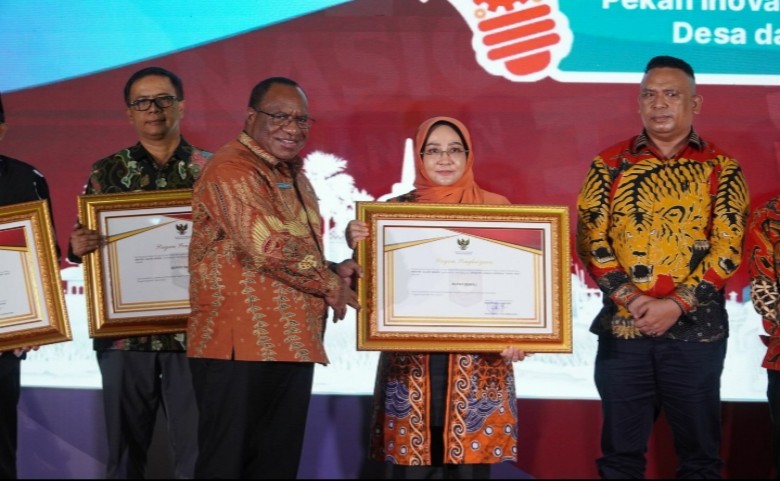 Sukses Membina Kampung, Bupati Berau Raih Pengjargaan Upakarya Wanua Nugraha 2022