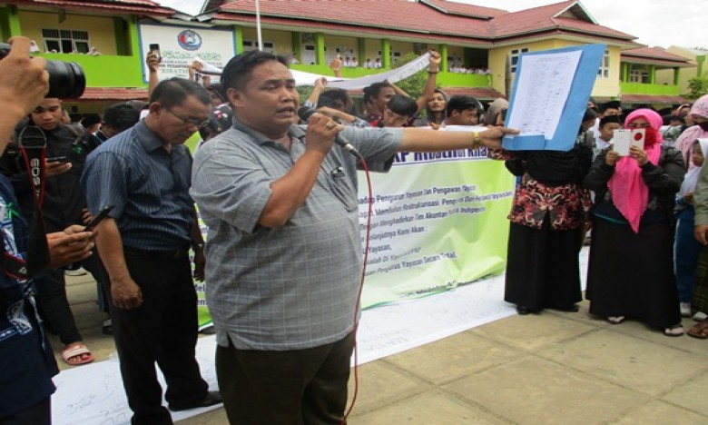 2 Guru Dipecat, Alumnus dan Santri PPKP Ribathul Khail Gelar Aksi Demo