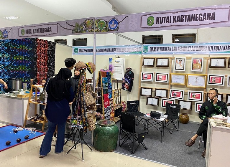 Pelaku IKM Kukar Ikuti Pameran Pekan Kebudayaan Daerah Kaltim 2024