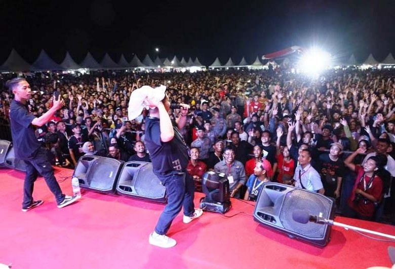 Band Rock Jamrud Sukses Guncang Masyarakat di Muara Badak